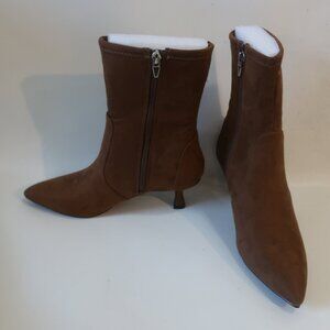NWOB Womens Coutgo Brown Faux Suede Low Kitten Heel Ankle Zip Booties 7.5